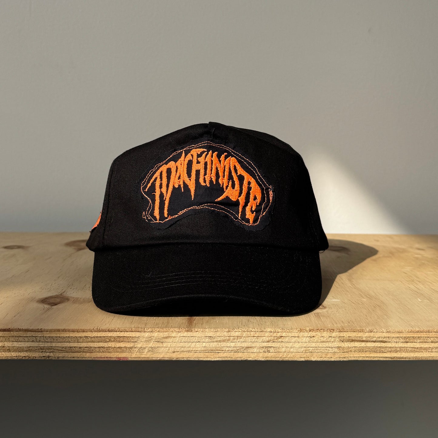 Le Machiniste Hat Round 2